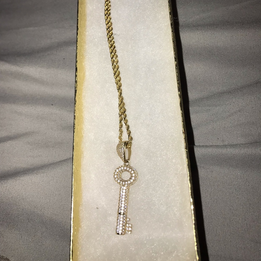 10k  gold 20”  with 10k diamond pendent